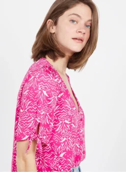 DES PETITS HAUTS TOUNINA - Soepelvallende Top Met V-hals | Roze 9 DES PETITS HAUTS TOUNINA - Soepelvallende Top Met V-hals | Roze -Kleding Winkel 3928286
