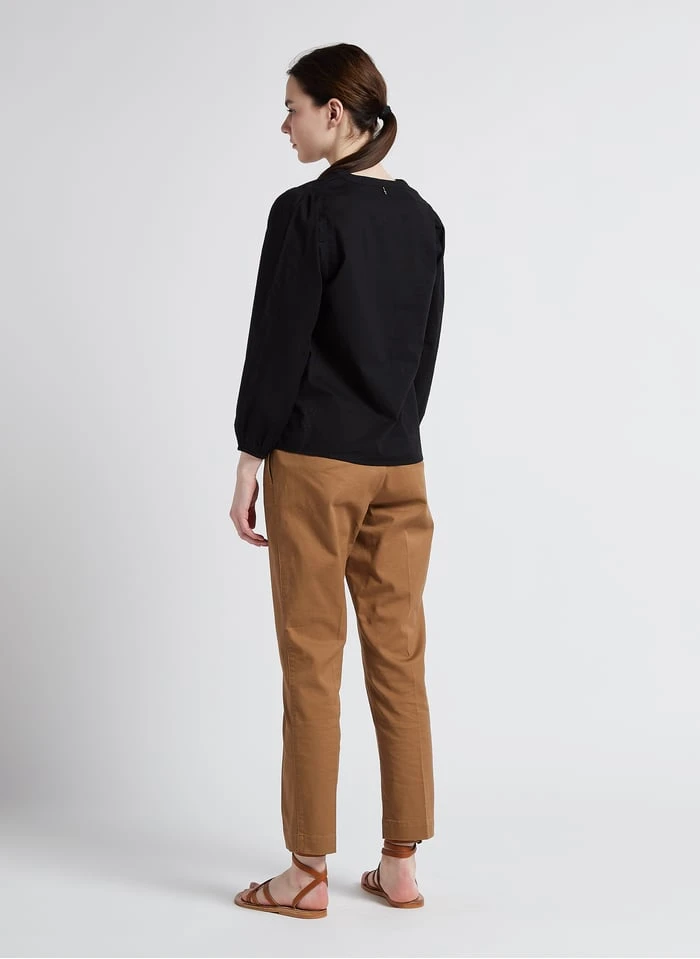 ONE STEP Katoenen Blouse Met V-hals En Geborduurde Details | Zwart 5 ONE STEP Katoenen Blouse Met V-hals En Geborduurde Details | Zwart - Afbeelding 5