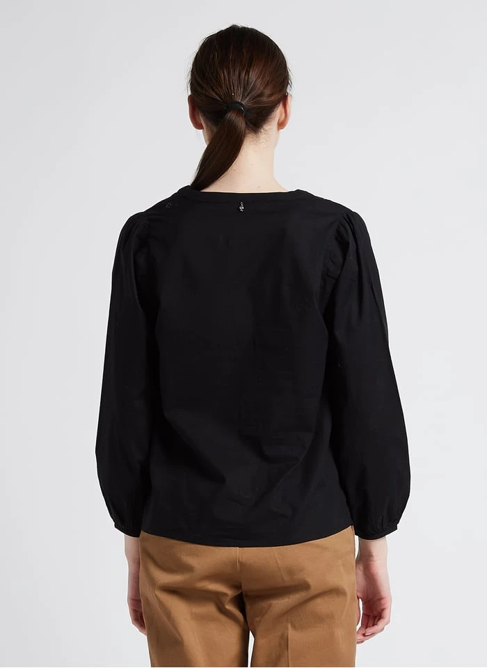 ONE STEP Katoenen Blouse Met V-hals En Geborduurde Details | Zwart 2 ONE STEP Katoenen Blouse Met V-hals En Geborduurde Details | Zwart - Afbeelding 2
