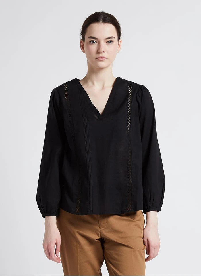 ONE STEP Katoenen Blouse Met V-hals En Geborduurde Details | Zwart 1 ONE STEP Katoenen Blouse Met V-hals En Geborduurde Details | Zwart