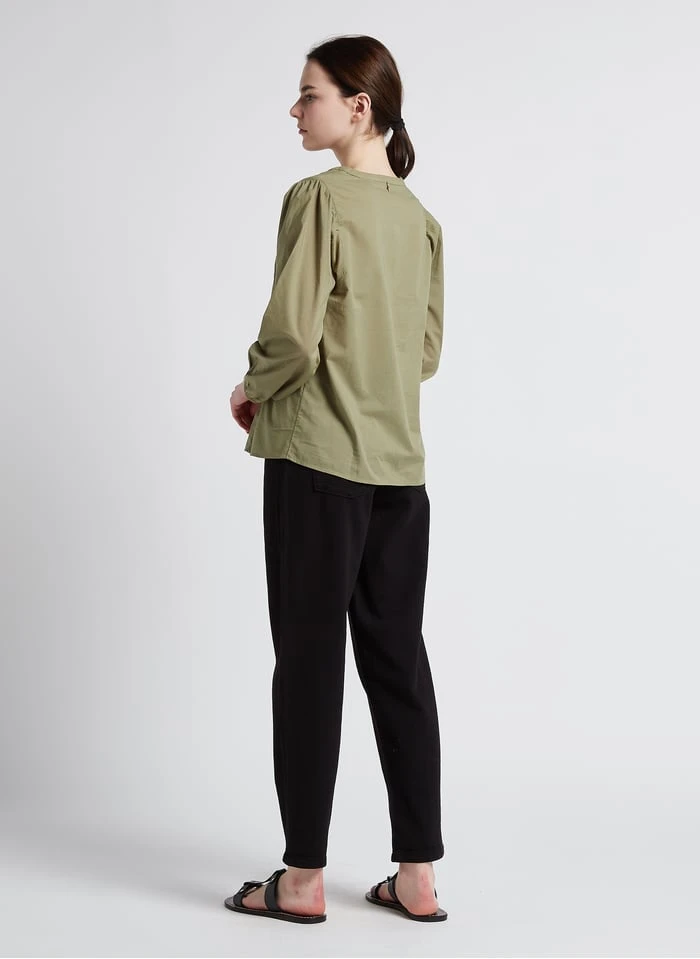 ONE STEP Katoenen Blouse Met V-hals En Geborduurde Details | Groen 6 ONE STEP Katoenen Blouse Met V-hals En Geborduurde Details | Groen - Afbeelding 6