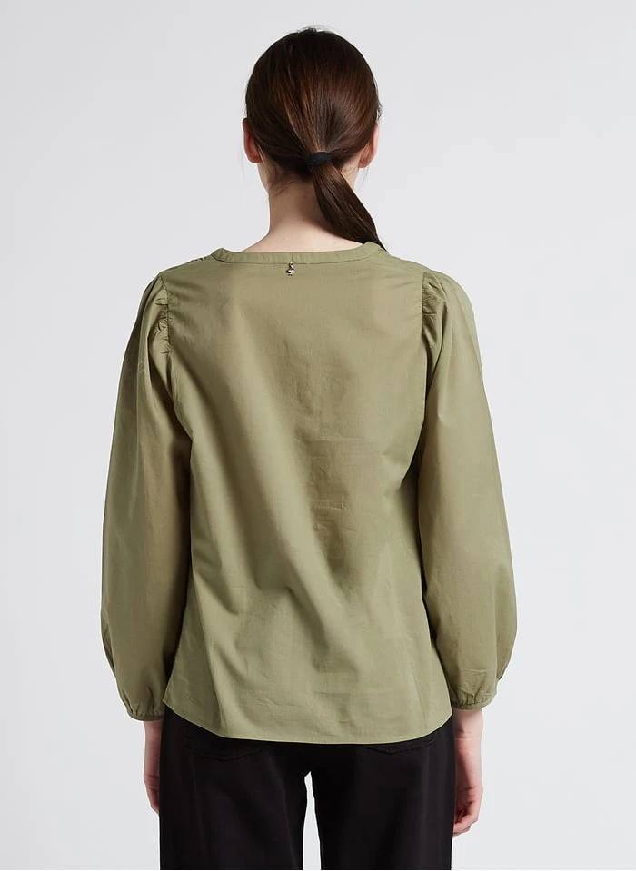 ONE STEP Katoenen Blouse Met V-hals En Geborduurde Details | Groen 2 ONE STEP Katoenen Blouse Met V-hals En Geborduurde Details | Groen - Afbeelding 2