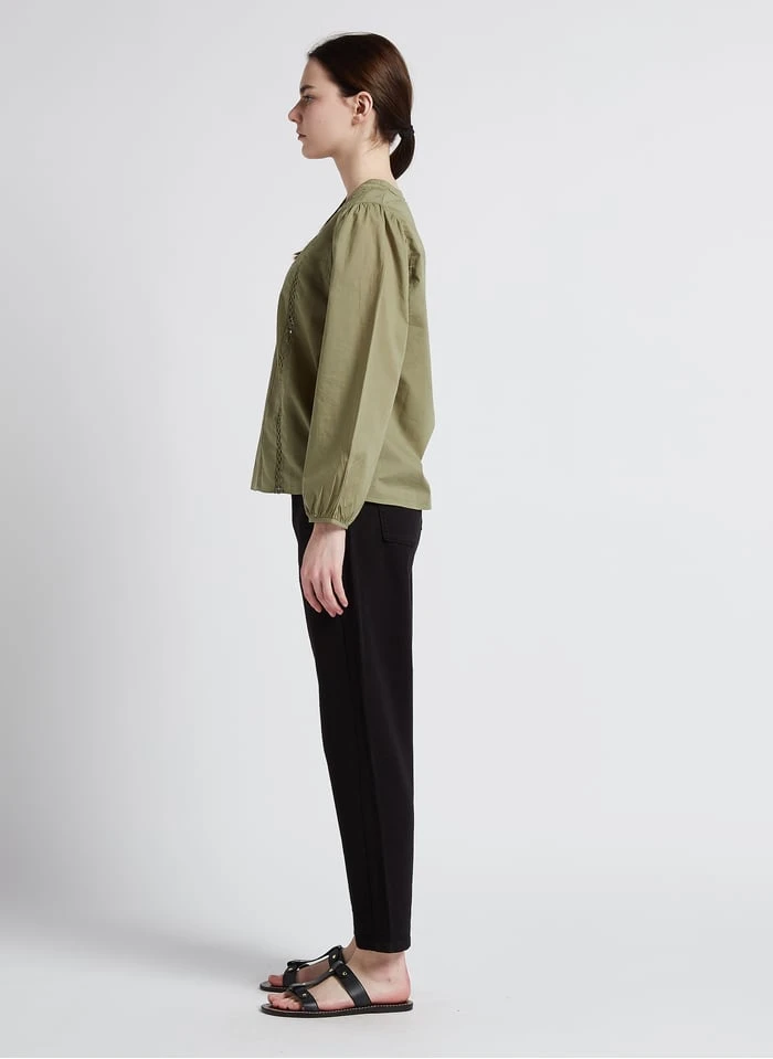 ONE STEP Katoenen Blouse Met V-hals En Geborduurde Details | Groen 4 ONE STEP Katoenen Blouse Met V-hals En Geborduurde Details | Groen - Afbeelding 4