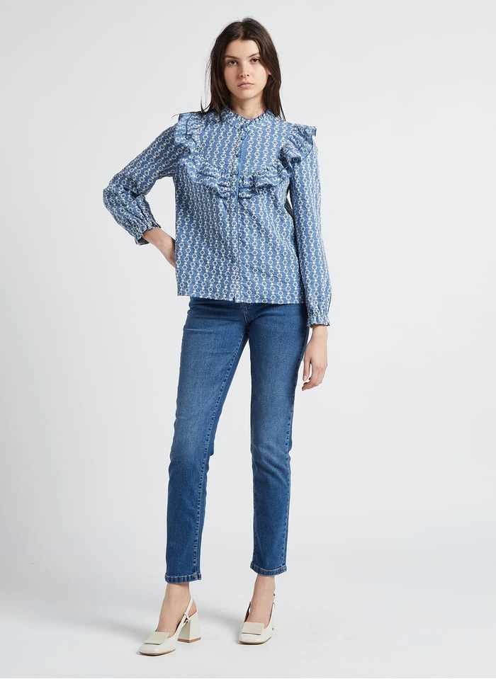 CASSANDRA - Top Met Victoriaanse Kraag En Bloemmotief | Blauw 6 CASSANDRA - Top Met Victoriaanse Kraag En Bloemmotief | Blauw - Afbeelding 6