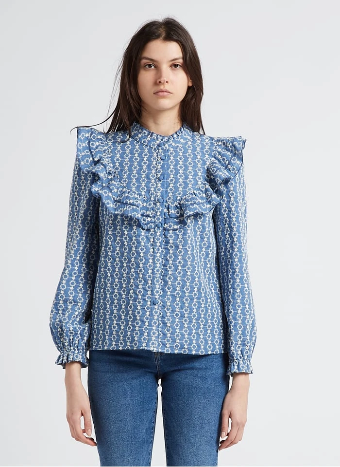 CASSANDRA - Top Met Victoriaanse Kraag En Bloemmotief | Blauw 1 CASSANDRA - Top Met Victoriaanse Kraag En Bloemmotief | Blauw