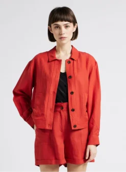 LINAE - Kort Jasje Met Klassieke Kraag | Rood